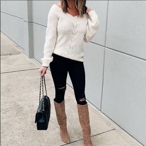 S Gorgeous soft white cream off shoulder sweater❄️